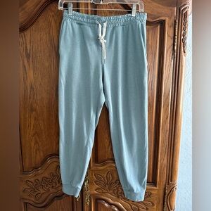 Vuori Performance Joggers Size small